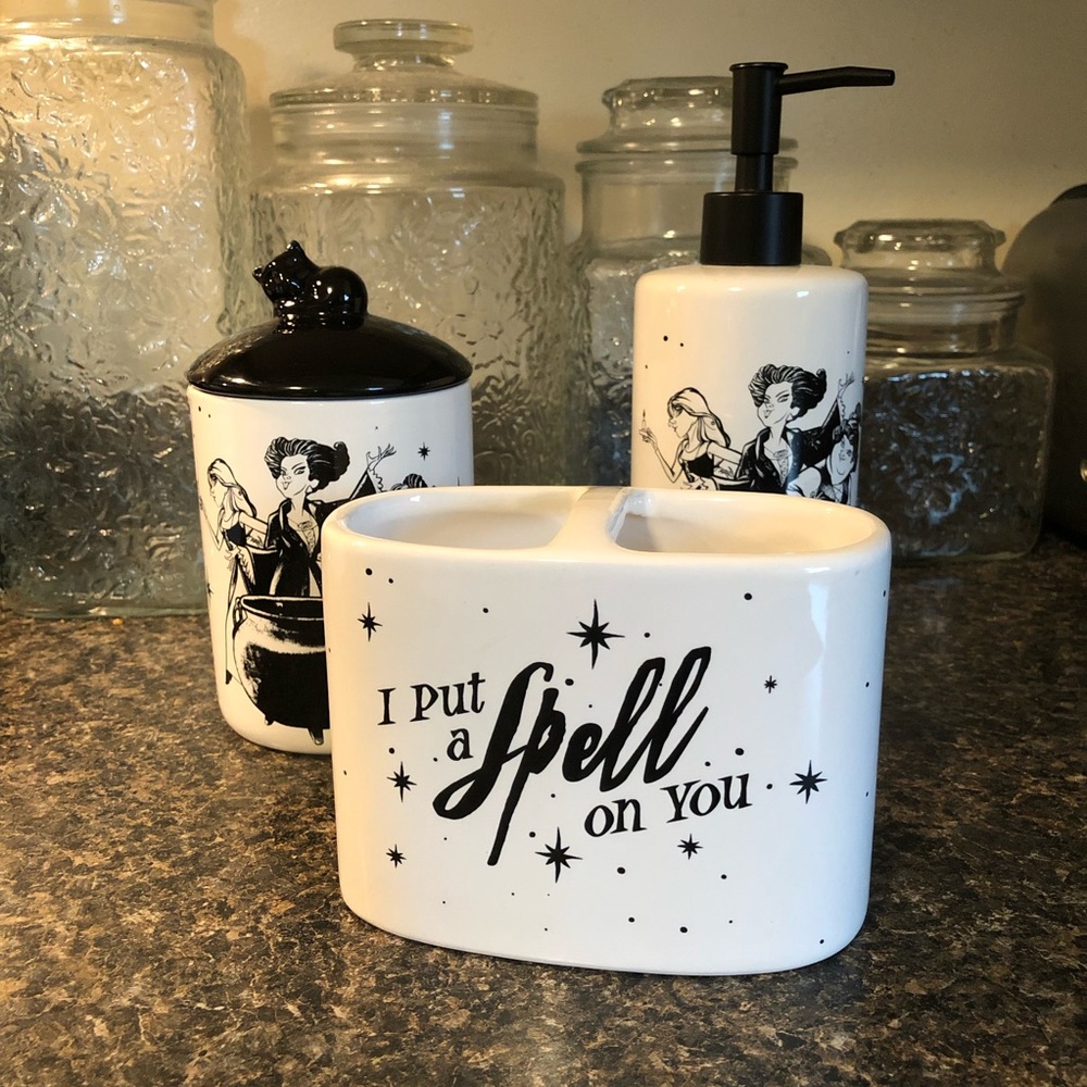 NWT Halloween Hocus Pocus 3-Piece Bathtoom Set